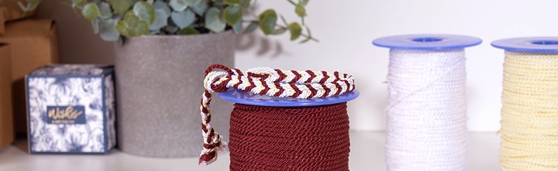  Pulsera con diseño en espiga