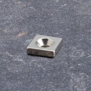 Imanes cuadrados avellanado de neodimio  15 x 15 mm 