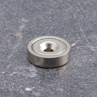 Imán de base con perforación y hundimiento, neodimio 16 mm | niquelado  | 6.9 kg