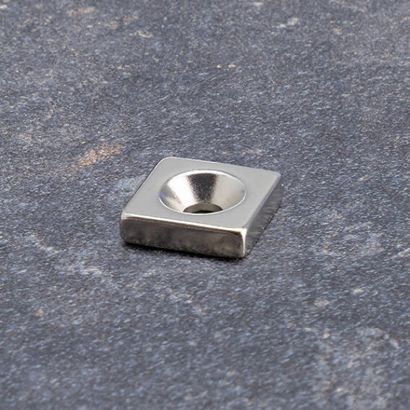 Imanes cuadrados avellanado de neodimio  15 x 15 mm 