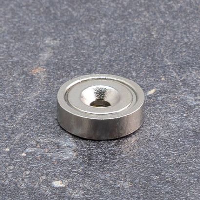 Imán de base con perforación y hundimiento, neodimio 16 mm | niquelado  | 6.9 kg
