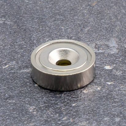 Imán de base con perforación y hundimiento, neodimio 20 mm | niquelado  | 9 kg